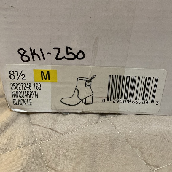 NWT! NINE WEST QUARRYN BOOTS SZ 9. BLACK LEATHER. STRAP DETAIL W/GOLD TONE SNAP. - Picture 8 of 8
